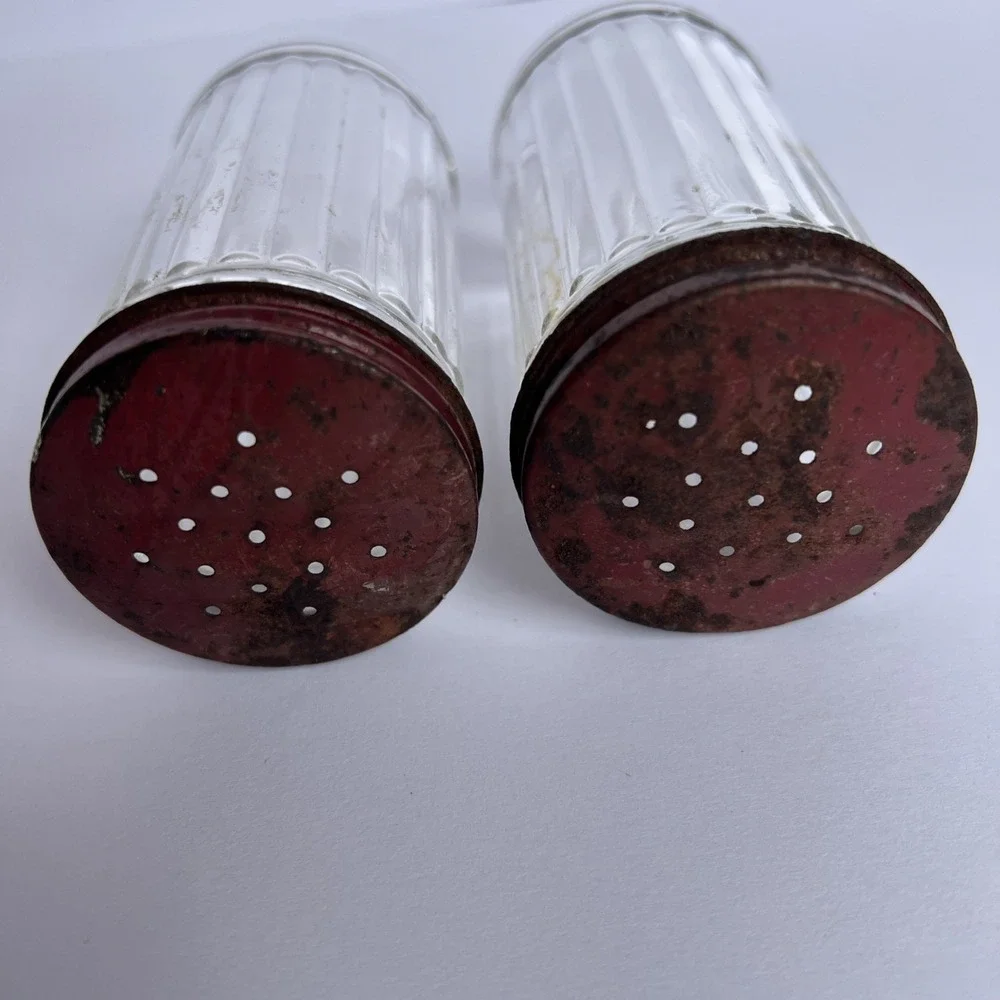 VTG Hoosier Ribbed Glass Shakers Red Rusty Lids Primitive Farmhouse Decor MCM